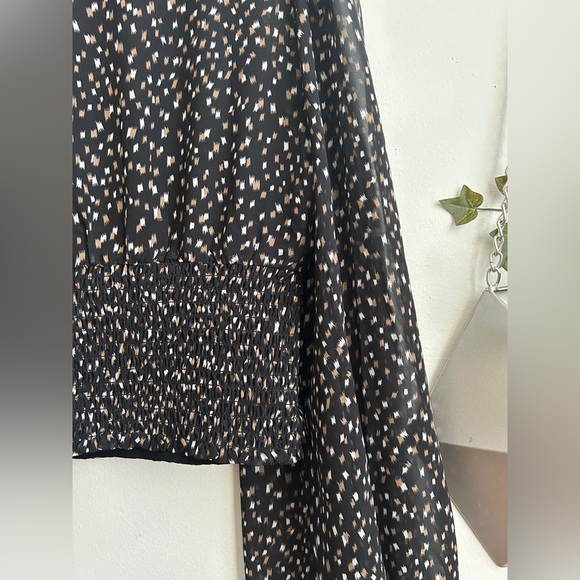 ASTR The Label Black Taupe Geo Print Ruched Blouse, NWT - Picture 7 of 7